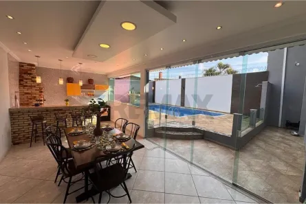 Sobrado com 5 Quartos à venda, 261m² no Vila Tupy, Registro