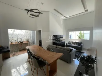 Casa com 6 Quartos à venda, 170m² no Novo Mundo, Uberlândia