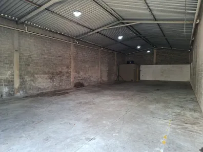 Galpão/Depósito/Armazém para alugar, 250m² no Belvedere, Ribeirão das Neves