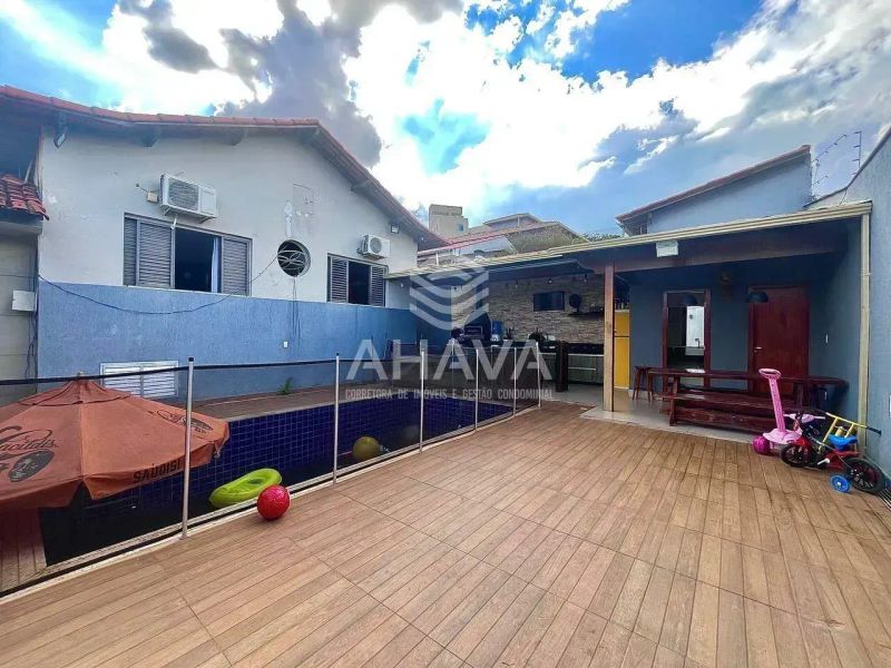 Casa com 3 quartos — Santa Branca, Belo Horizonte