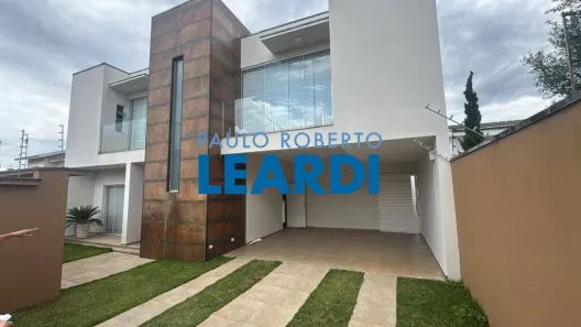 Sobrado com 4 Quartos à venda, 350m² no Jardim Europa, Poços de Caldas