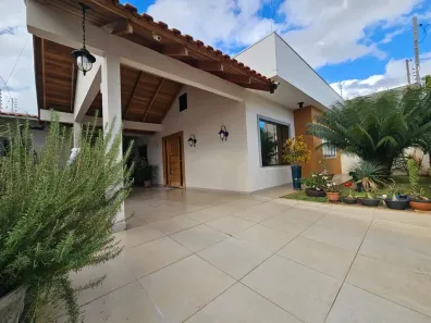 Casa com 3 Quartos à venda, 123m² no Jardim Três Lagoas, Maringá