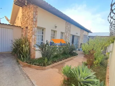 Casa com 3 Quartos à venda, 250m² no Lagoinha, Belo Horizonte
