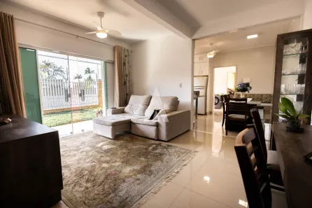 Sobrado com 4 Quartos à venda, 273m² no Anita Garibaldi, Joinville