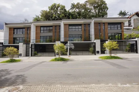 Casa com 3 Quartos à venda, 273m² no América, Joinville