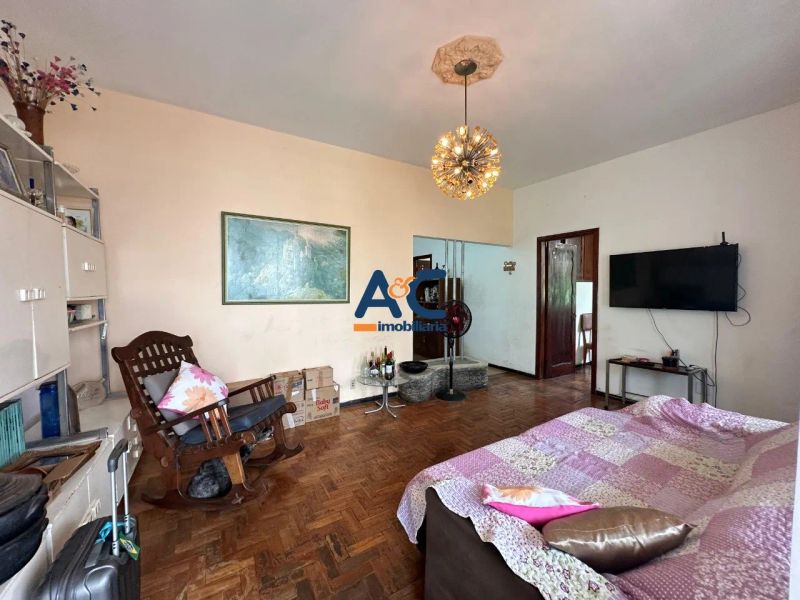 Casa com 4 quartos — Sagrada Família, Belo Horizonte