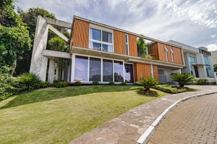 Casa de Condomínio com 3 Quartos à venda, 280m² no Hípica, Porto Alegre