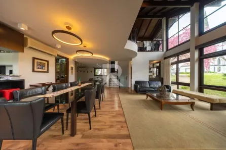 Casa com 4 Quartos à venda, 560m² no Campo Comprido, Curitiba