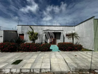 Casa com 5 Quartos à venda, 240m² no Candelária, Natal