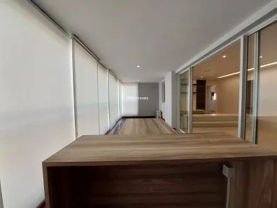 Apartamento com 3 Quartos para alugar, 136m² no Santo Amaro, São Paulo