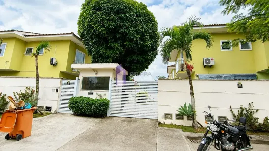 Casa de Condomínio com 3 Quartos para alugar, 97m² no Itaipu, Niterói