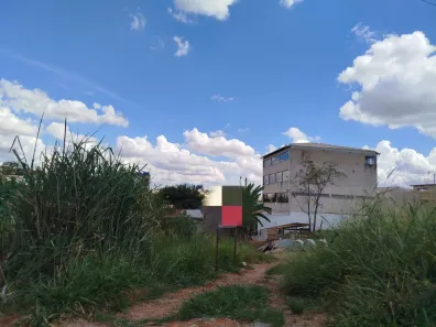 Lote/Terreno à venda, 386m² no Parque Xangri-Lá, Contagem