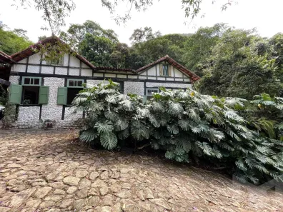 Casa com 5 Quartos à venda, 243m² no Araras, Petrópolis
