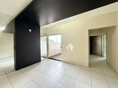 Casa com 3 Quartos para alugar, 250m² no Igapó, Londrina