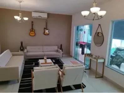 Casa com 3 Quartos para alugar, 300m² no Piracangaguá, Taubaté