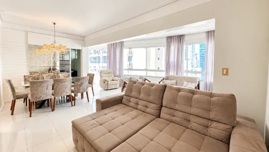 Apartamento com 3 Quartos para alugar, 120m² no Centro, Balneário Camboriú