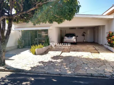 Casa com 3 Quartos à venda, 230m² no Jardim Maria Izabel, Marília