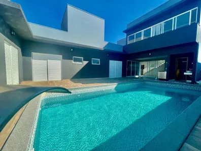 Sobrado com 3 Quartos à venda, 600m² no Centro, Piratininga