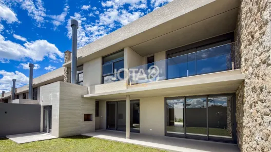 Casa de Condomínio com 3 Quartos à venda, 278m² no Cascatinha, Curitiba