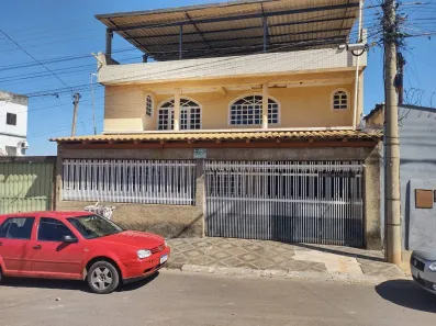 Casa com 8 Quartos à venda, 280m² no Santa Maria, Brasília