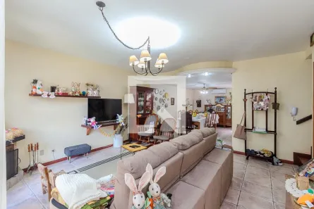 Casa com 3 Quartos à venda, 200m² no Santo Antônio, Porto Alegre
