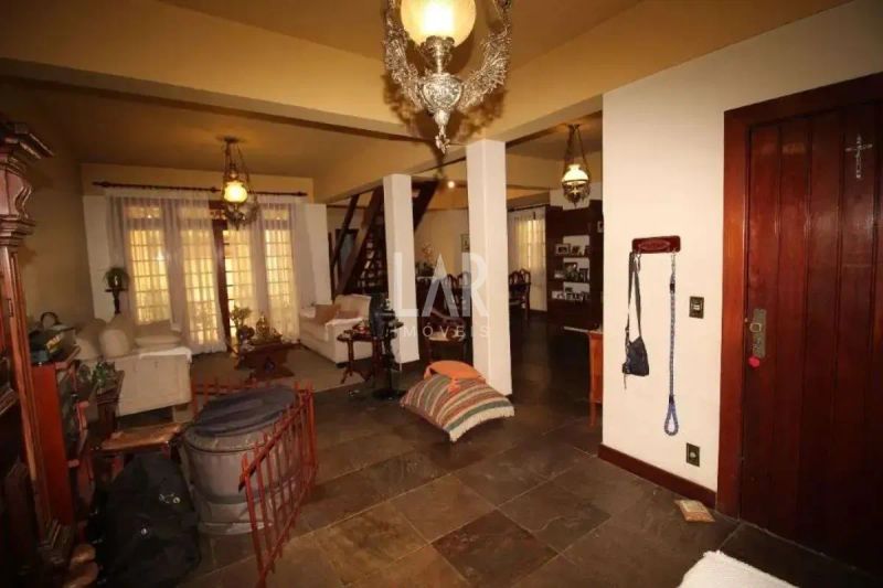 Casa com 4 quartos — Barro Preto, Belo Horizonte