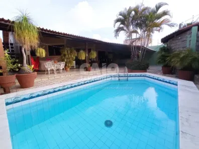 Casa com 6 Quartos à venda, 281m² no Candelária, Natal