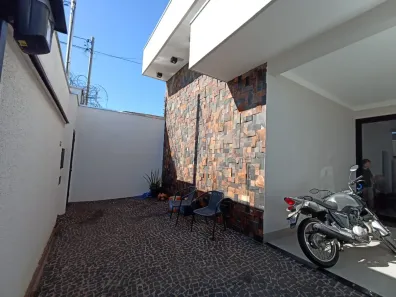 Casa com 3 Quartos à venda, 220m² no Alto Umuarama, Uberlândia