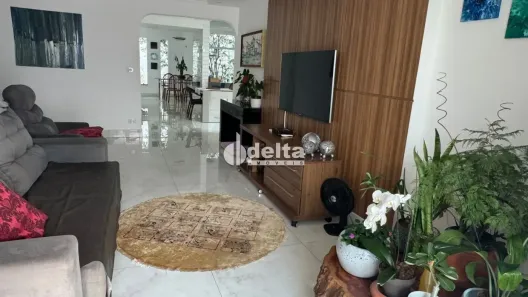 Casa com 3 Quartos à venda, 190m² no Cidade Jardim, Uberlândia