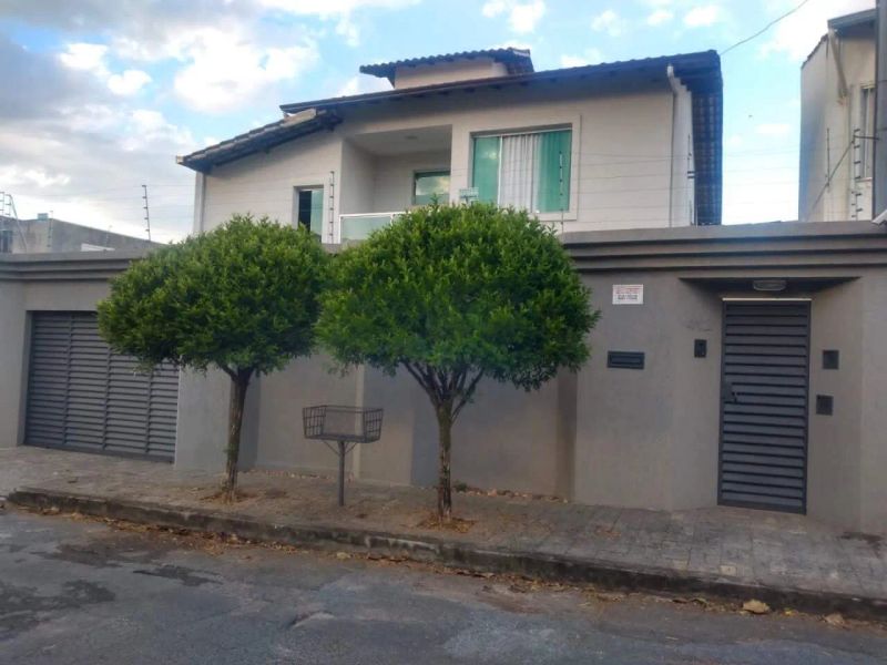 Casa com 4 quartos — Copacabana, Belo Horizonte