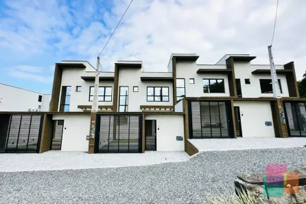 Sobrado com 3 Quartos à venda, 101m² no Glória, Joinville