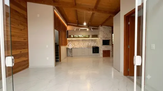 Casa com 2 Quartos para alugar, 100m² no Rio Tavares, Florianópolis