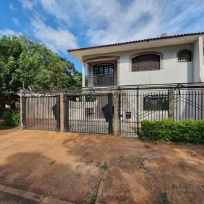 Sobrado com 4 Quartos para alugar, 188m² no Zona 08, Maringá
