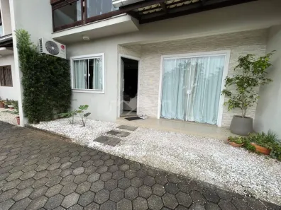 Sobrado com 2 Quartos à venda, 93m² no Costa e Silva, Joinville