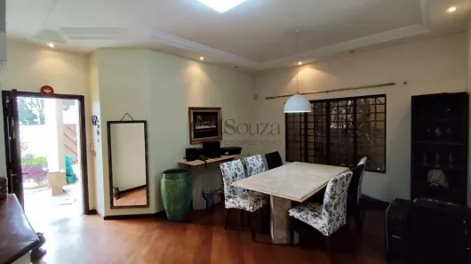 Casa com 4 Quartos para alugar, 274m² no Quebec, Londrina