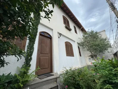 Casa com 5 Quartos para alugar, 180m² no Floresta, Belo Horizonte