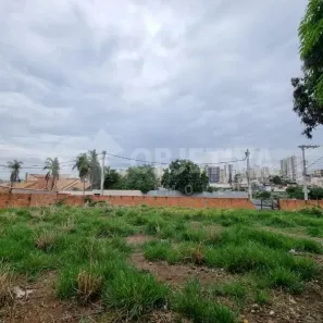 Lote/Terreno à venda, 972m² no Saraiva, Uberlândia