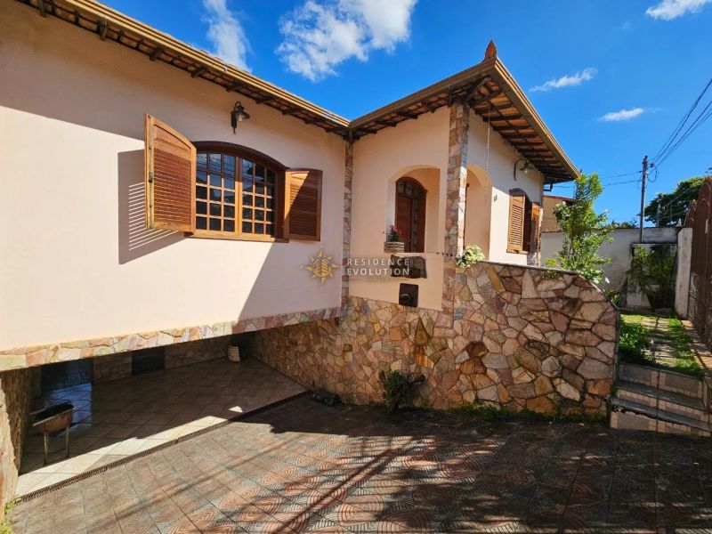 Casa com 4 quartos — Santa Amélia, Belo Horizonte