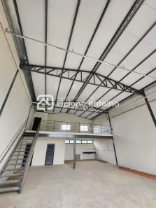 Galpão/Depósito/Armazém à venda, 200m² no Cidade Jardim, Uberlândia