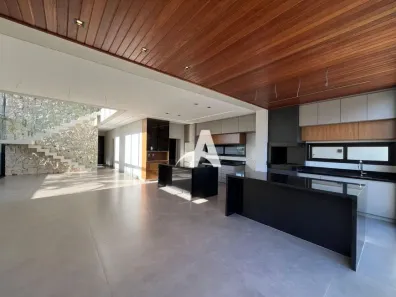 Casa de Condomínio com 3 Quartos para alugar, 296m² no Morada da Colina, Uberlândia