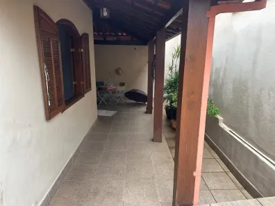 Casa com 3 Quartos à venda, 200m² no Caiçara-Adelaide, Belo Horizonte