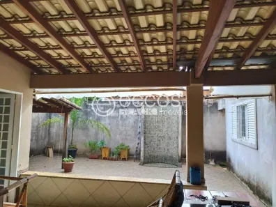 Casa com 4 Quartos à venda, 240m² no Laranjeiras, Uberlândia