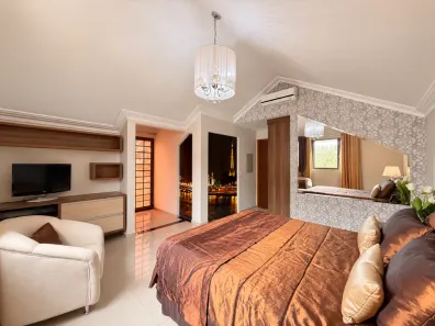Sobrado com 3 Quartos à venda, 269m² no Residencial Moreschi, Maringá
