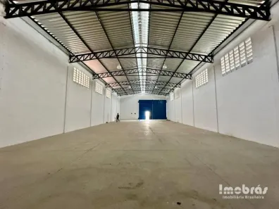 Galpão/Depósito/Armazém para venda ou aluguel, 424m² no Planalto Ayrton Senna, Fortaleza
