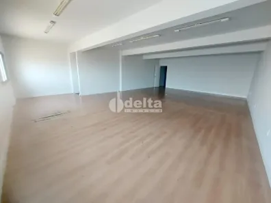 Ponto Comercial para alugar, 115m² no Nossa Senhora Aparecida, Uberlândia