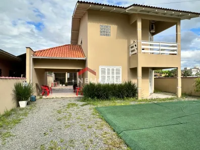 Casa com 3 Quartos à venda, 215m² no Vila Nova, Joinville