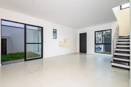 Sobrado com 3 Quartos à venda, 118m² no Novo Mundo, Curitiba