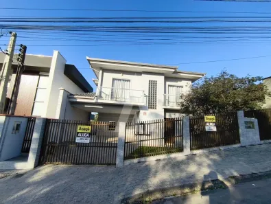Casa com 4 Quartos para alugar, 198m² no Costa e Silva, Joinville