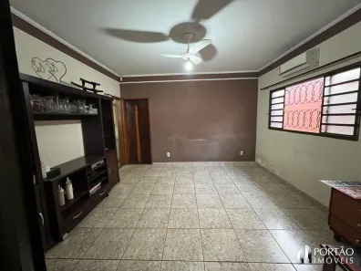 Casa com 3 Quartos à venda, 250m² no Vila Engler, Bauru