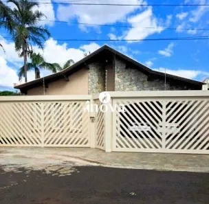 Casa com 4 Quartos à venda, 275m² no Santa Maria, Uberaba